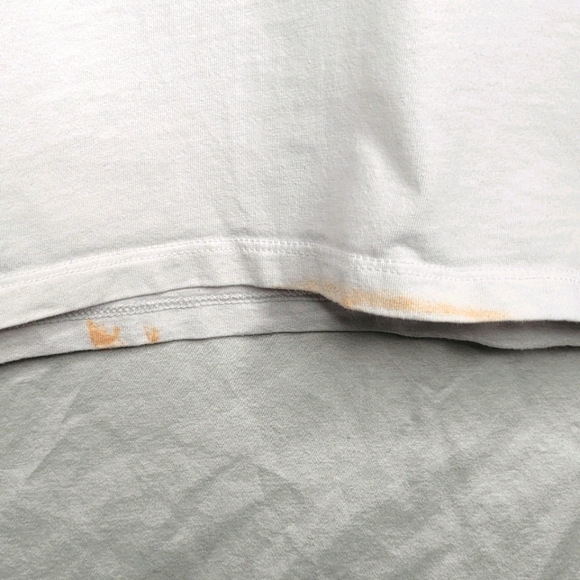 🤑 2/$30 🤑 Levi's White Graphic T-shirt - Picture 4 of 5